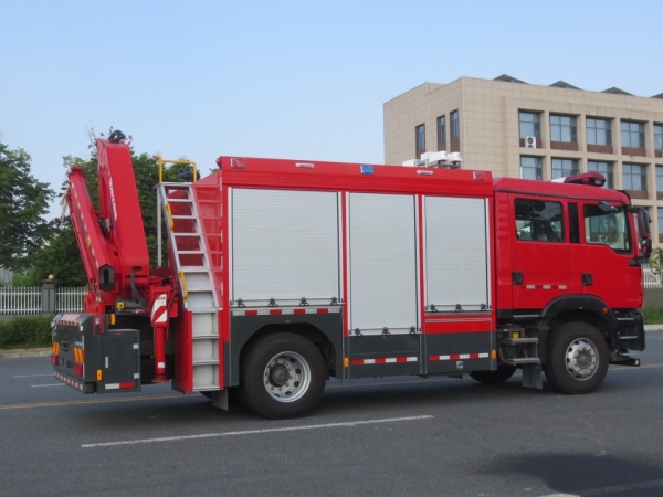 汕德卡搶險救援消防車