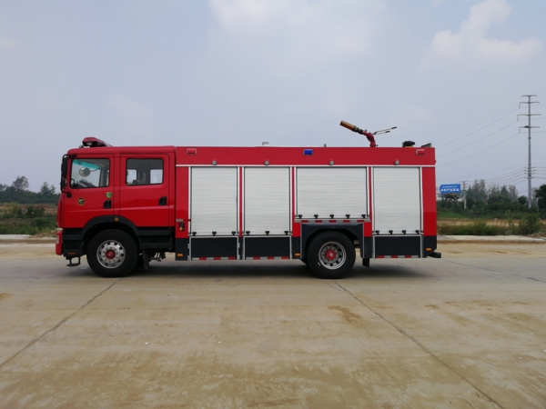 東風(fēng)7噸泡沫消防車