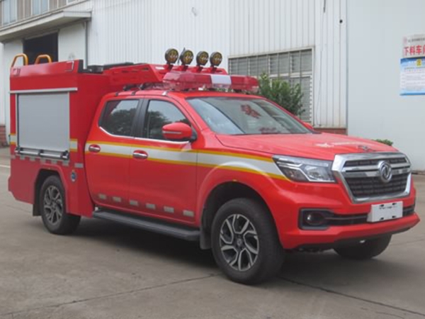 鄭州日產(chǎn)器材消防車