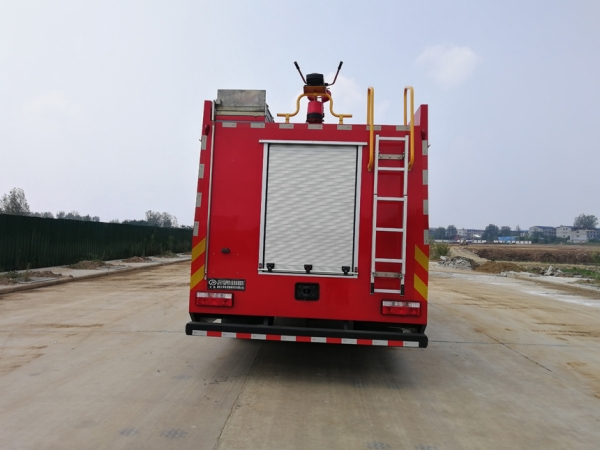 東風(fēng)7噸泡沫消防車